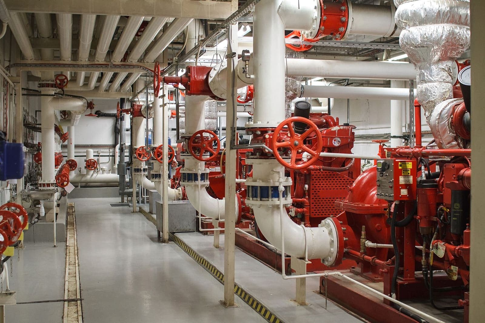 Industrial fire-safety valve assembly and water-supply pipework